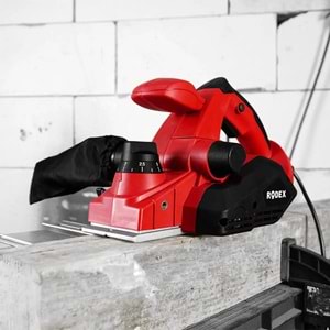 RODEX PLANYA MAKİNESİ ELEKTİRİK 82*3,5MM 910W KIRMIZI RDX3901